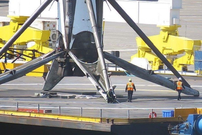 Falcon9_on_barge_(mashtab).jpeg