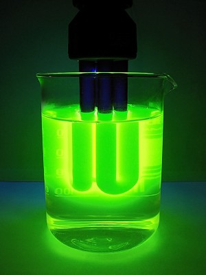 Флуоресцеин в УФ 1.jpg