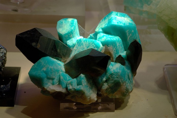 Microcline_feldspar_variety_amazonite.jpg