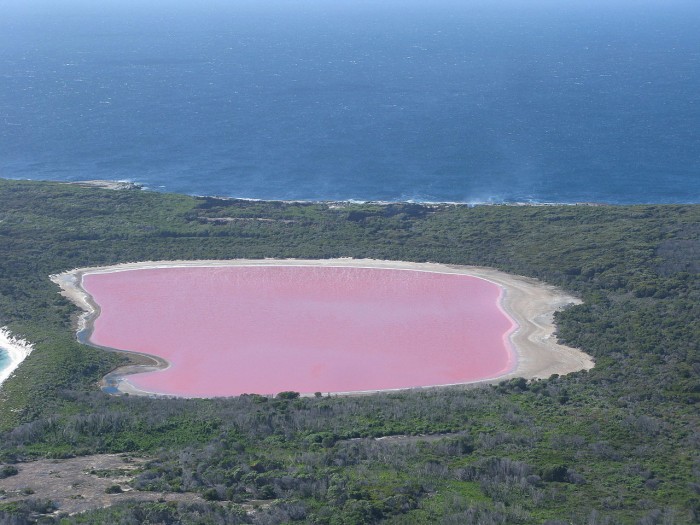 Lake_Hillier_2_Middle_Island_Recherche_Archipelago_NR_IV-2011.JPG