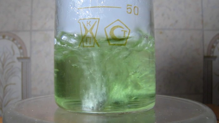 Sodium_molybdate-hydrochloric_acid-zinc-6.jpg