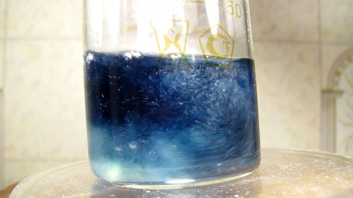 Molybdenum_blue-lithium_hydroxide-7.jpg