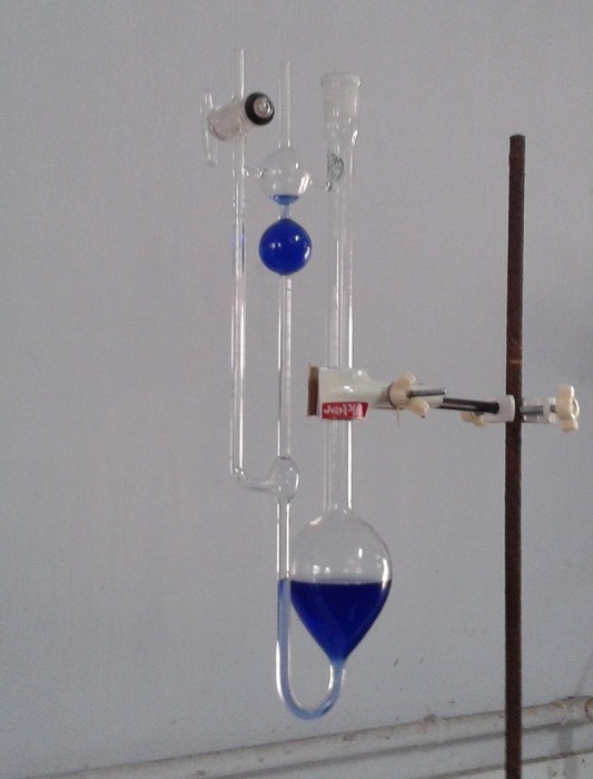 Ubbelohde_viscometer_polymer_solution_experiment_running.jpg