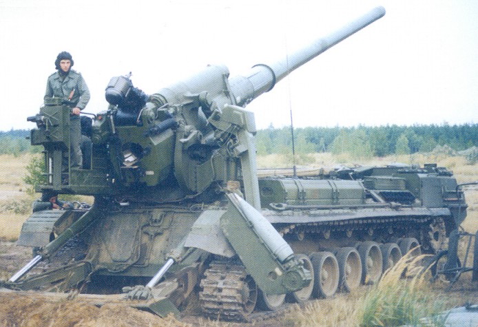 Pion_self-propelled_gun_in_Polish_service.jpg