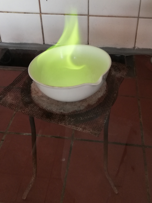 A mixture of methanol, boric acid and sulfuric acid on fire.png