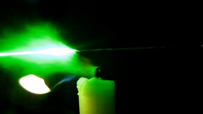 Tyndall_effect_laser-candle-93.jpg