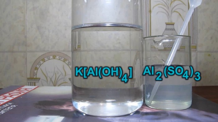 Reaction_potassium_aluminate-aluminium_sulphate-2.jpg